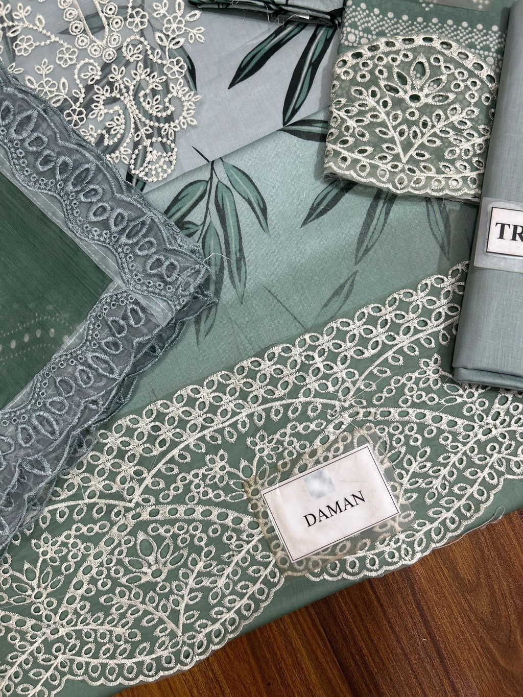 Kainaat Luxury Embroidered Lawn Suit with Chiffon Dupatta – 3 Piece | 2026 Collection
