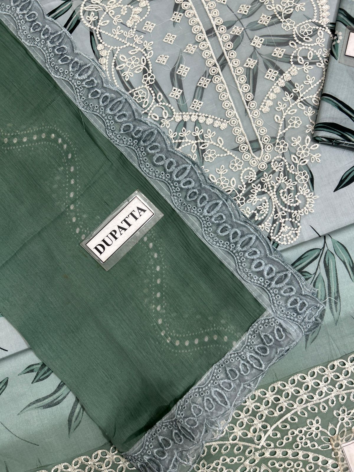 Kainaat Luxury Embroidered Lawn Suit with Chiffon Dupatta – 3 Piece | 2026 Collection