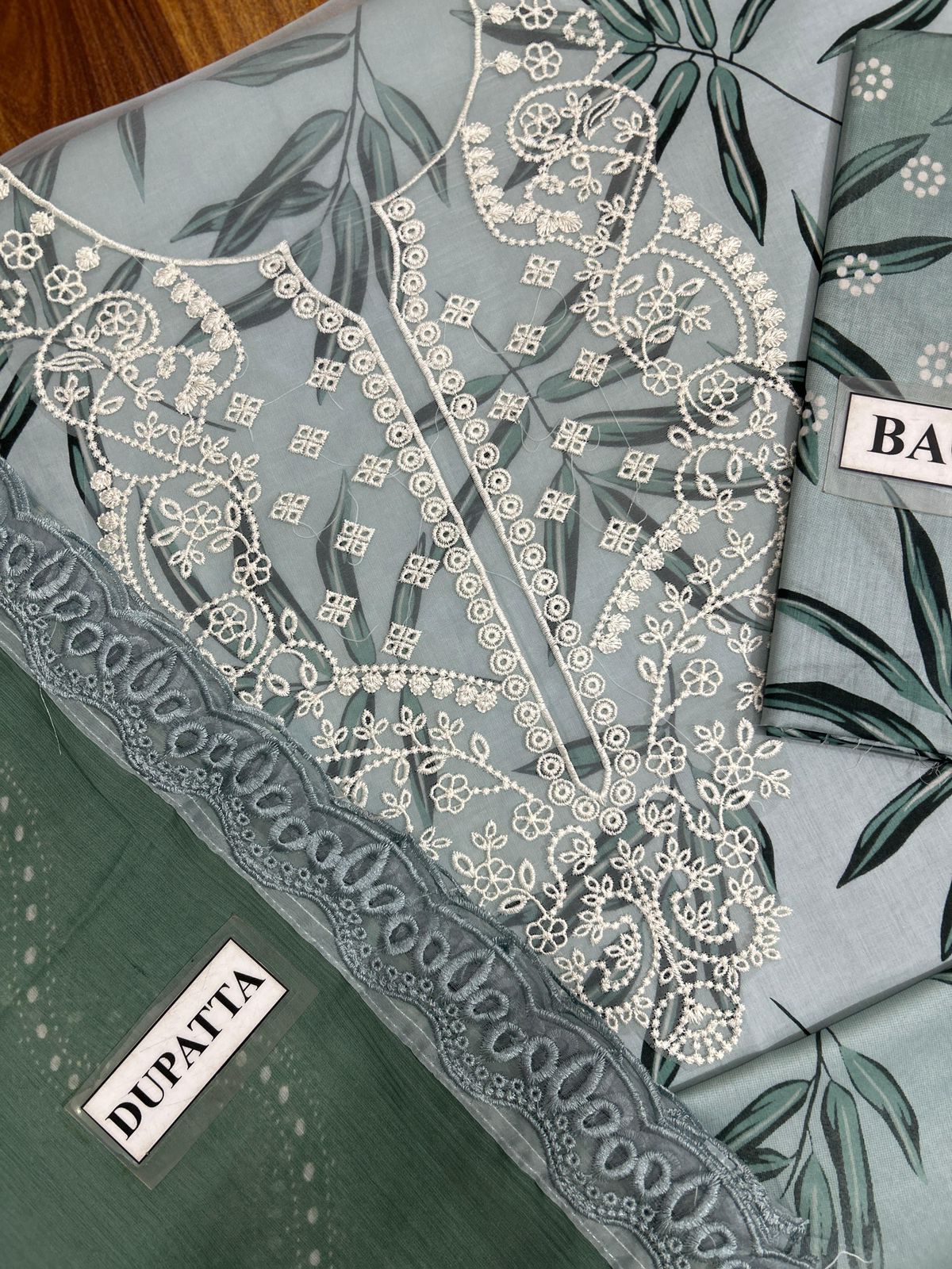 Kainaat Luxury Embroidered Lawn Suit with Chiffon Dupatta – 3 Piece | 2026 Collection