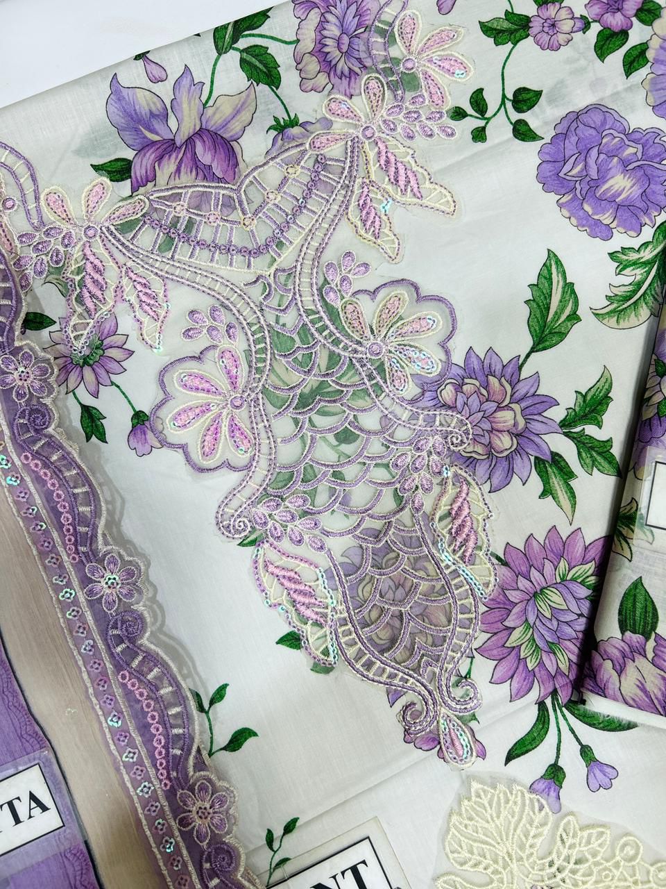 Kainaat Luxury Embroidered Lawn Suit with Printed Chiffon Dupatta – 3 Piece